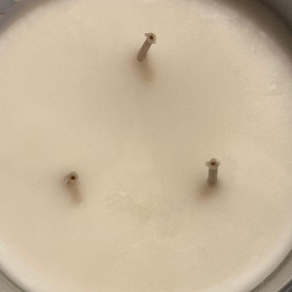 Bath & Body Works Frozen Lake Blue Candle - Picture 2 of 2